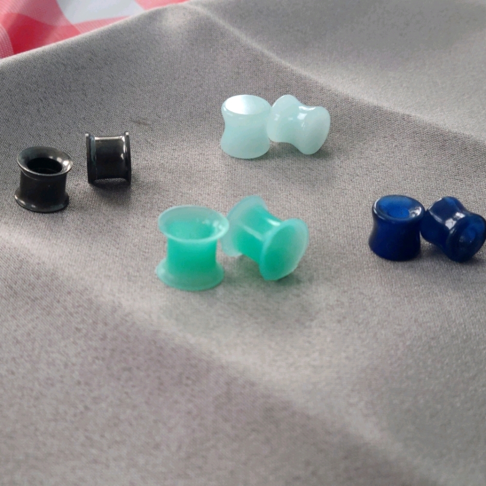 00g tunnels and plugs